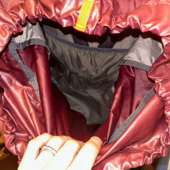 This is a new, unused hiking pack. Deuter Aircontact Lite 60 + 10 5L. Waterproof - Picture 4 of 9